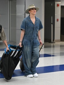 jennifer-lopez-arrives-at-jfk-airport-in-new-york-08-12-2023-6.jpg