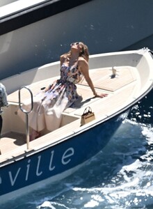 jennifer-lopez-at-a-boat-in-positano-08-10-2023-5.jpg