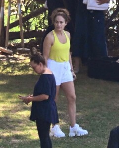 jennifer-lopez-rehearsing-a-dance-routine-on-holiday-in-amalfi-coast-08-08-2023-0.jpg