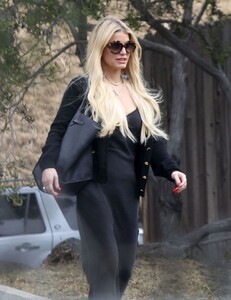 jessica-simpson-heading-to-a-meeting-in-los-angeles-06-13-2023-1.jpg