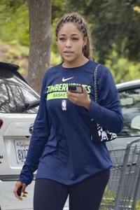 jordyn-woods-at-erewhon-market-in-los-angeles-08-10-2023-0.jpg