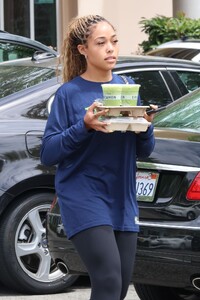 jordyn-woods-at-erewhon-market-in-los-angeles-08-10-2023-6.jpg