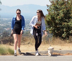 kaia-gerber-and-alay-bowker-out-hikinig-in-los-angeles-08-16-2023-4.jpg