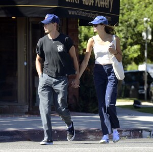 kaia-gerber-and-austin-butler-a-lunch-date-in-los-angeles-08-17-2023-5.jpg