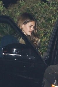 kaia-gerber-and-austin-butler-leaves-dinner-with-friends-at-nobu-in-malibu-08-13-2023-3.jpg