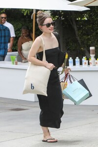 kaitlyn-dever-at-the-day-of-indulgence-event-in-los-angeles-08-13-2023-0.jpg