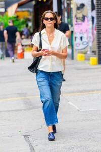 katie-holmes-out-and-about-in-new-york-08-08-2023-1.jpg