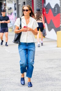 katie-holmes-out-and-about-in-new-york-08-08-2023-6.jpg