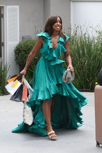 kelly-rowland-arrives-at-day-of-indulgence-event-in-los-angeles-08-13-2023-6.jpg