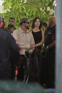 kendall-jenner-and-bad-bunny-arrives-at-drake-s-it-s-all-a-blur-concert-in-inglewood-08-14-2023-2.jpg