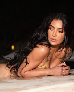 kim-kardashian-in-a-golden-bikini-at-a-photoshoot-08-14-2023-2.jpg