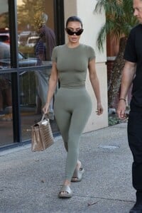 kim-kardashian-leaves-saint-s-basketball-game-in-thousand-oaks-08-04-2023-5.jpg