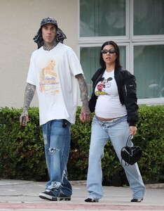 kourtney-kardashian-and-travis-barker-out-in-los-angeles-08-02-2023-1.jpg