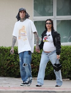 kourtney-kardashian-and-travis-barker-out-in-los-angeles-08-02-2023-2.jpg