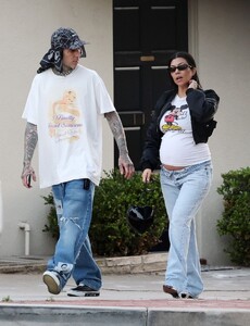 kourtney-kardashian-and-travis-barker-out-in-los-angeles-08-02-2023-4.jpg