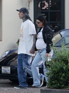 kourtney-kardashian-and-travis-barker-out-in-los-angeles-08-02-2023-5.jpg