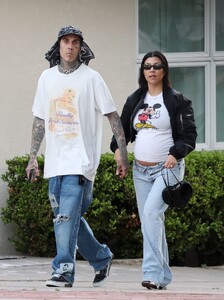 kourtney-kardashian-and-travis-barker-out-in-los-angeles-08-02-2023-6.jpg