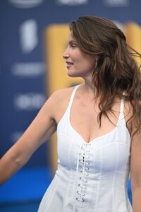 laetitia-casta-le-bonheur-est-pour-demain-photocall-at-angouleme-french-speaking-film-festival-08-23-2023-6.jpg