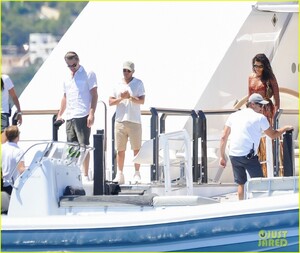 leonardo-dicaprio-tobey-maguire-imaan-hammam-vacation-ibiza-12.jpg