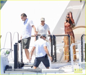 leonardo-dicaprio-tobey-maguire-imaan-hammam-vacation-ibiza-13.jpg