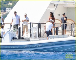 leonardo-dicaprio-tobey-maguire-imaan-hammam-vacation-ibiza-14.jpg