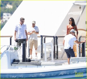 leonardo-dicaprio-tobey-maguire-imaan-hammam-vacation-ibiza-15.jpg