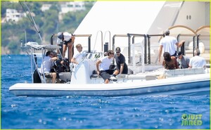 leonardo-dicaprio-tobey-maguire-imaan-hammam-vacation-ibiza-24.jpg