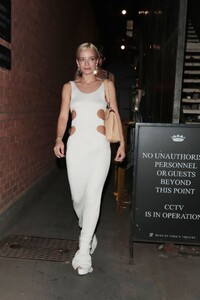lily-allen-leaves-duke-of-theatre-in-london-08-15-2023-5.jpg