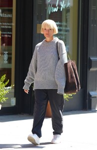 lily-allen-out-and-about-in-new-york-04-17-2023-6.jpg