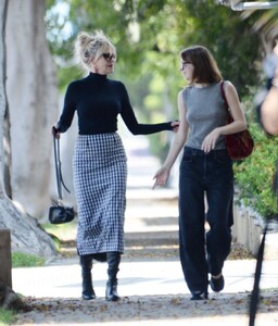 melanie-griffith-and-stella-bandersa-out-in-los-angeles-06-08-2023-0.jpg