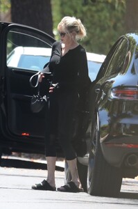 melanie-griffith-arrives-at-a-friend-s-house-in-los-feliz-07-20-2023-2.jpg