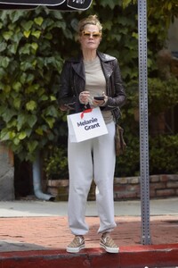 melanie-griffith-leaves-melanie-grant-store-in-los-angeles-05-11-2023-5.jpg