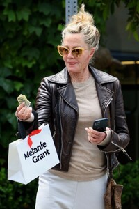 melanie-griffith-leaves-melanie-grant-store-in-los-angeles-05-11-2023-6.jpg