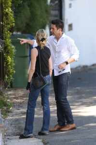 melanie-griffith-meets-up-with-her-realtor-in-crescent-heights-06-21-2022-0.jpg