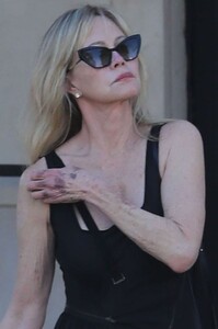 melanie-griffith-out-and-about-in-beverly-hills-02-11-2022-3.jpg