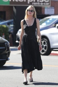 melanie-griffith-out-and-about-in-beverly-hills-02-11-2022-5.jpg