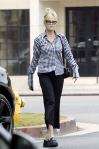 melanie-griffith-out-and-about-in-beverly-hills-06-16-2023-0.jpg