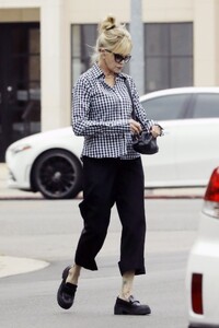 melanie-griffith-out-and-about-in-beverly-hills-06-16-2023-2.jpg