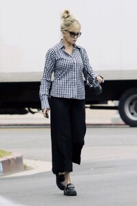 melanie-griffith-out-and-about-in-beverly-hills-06-16-2023-6.jpg