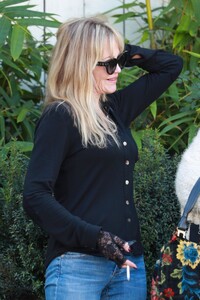 melanie-griffith-out-for-lunch-with-friends-at-san-vicente-bungalows-11-17-2022-7.jpg