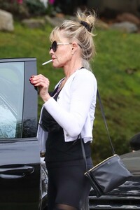 melanie-griffith-out-in-los-angeles-01-12-2022-5.jpg