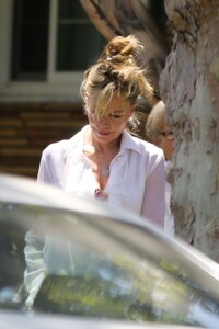 melanie-griffith-out-visiting-a-friend-in-beverly-hills-07-17-2023-4.jpg