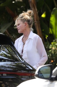 melanie-griffith-out-visiting-a-friend-in-beverly-hills-07-17-2023-6.jpg