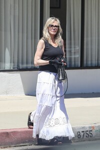 melanie-griffith-shows-off-her-new-tattoo-out-in-los-angeles-07-10-2023-4.jpg