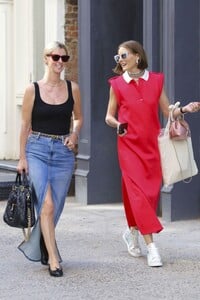 nicky-hilton-and-olivia-palermo-out-shopping-in-new-york-08-02-2023-2.jpg