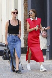 nicky-hilton-and-olivia-palermo-out-shopping-in-new-york-08-02-2023-8.jpg