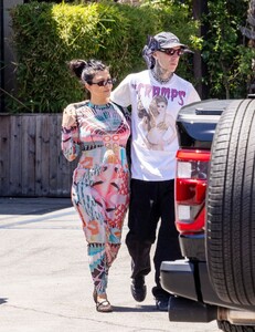 pregnant-kourtney-kardashian-and-travis-barker-cruise-in-their-barbie-inspired-classic-suv-in-calabasas-08-06-2023-3.jpg