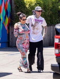 pregnant-kourtney-kardashian-and-travis-barker-cruise-in-their-barbie-inspired-classic-suv-in-calabasas-08-06-2023-7.jpg