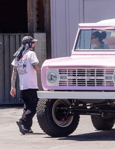 pregnant-kourtney-kardashian-and-travis-barker-cruise-in-their-barbie-inspired-classic-suv-in-calabasas-08-06-2023-8.jpg