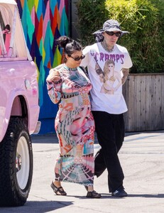 pregnant-kourtney-kardashian-and-travis-barker-cruise-in-their-barbie-inspired-classic-suv-in-calabasas-08-06-2023-9.jpg